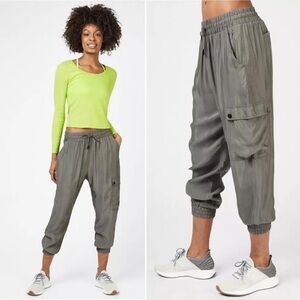 Sweaty Betty || Cargo 7/8 Trousers Gray Green Small